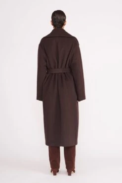 CARVER COAT | DARK CHOCOLATE 15 CARVER COAT | DARK CHOCOLATE -Staud 035 230605 Staud Fall Ecom 01224 web
