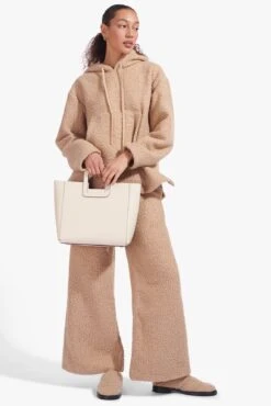 SHIRLEY LEATHER BAG | CREAM 16 SHIRLEY LEATHER BAG | CREAM -Staud Bear Hoodie Doe Rabbit Sweatpant Doe 01609 web
