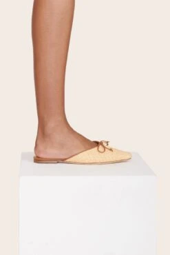 GINA MULE | NATURAL RAFFIA -Staud GINA MULE RAFFIA 1 web