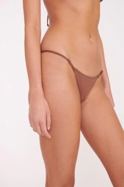 SISLEY STRING BOTTOM | CLOVE 13 SISLEY STRING BOTTOM | CLOVE -Staud OLIVIA BEADED TOP SISLEY STRING BOTTOM CLOVE 00670 web