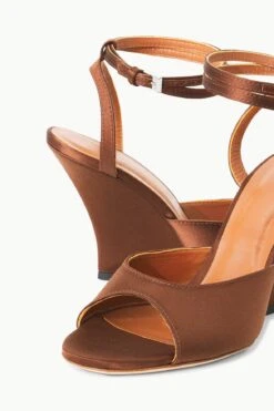 ANOUSH WEDGE | CLOVE -Staud STAUD ANOUSH WEDGE CLOVE FALL 23 ECOM 4