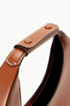 MOON BAG | SADDLE 17 MOON BAG | SADDLE -Staud STAUD MOONTOTE BAG TAN HOLIDAY 22 ECOM 4