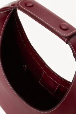 MOON BAG | RASPBERRY 16 MOON BAG | RASPBERRY -Staud STAUD MOON BAG BORDEAUX HOLIDAY 22 ECOM 4