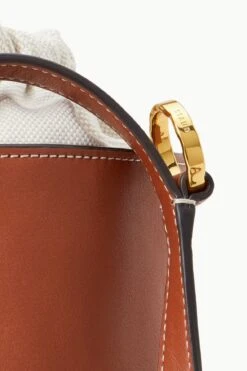 WATER BOTTLE BAG | TAN -Staud STAUD WATERBOTTLE BAG TAN SUPF 23 ECOM 3