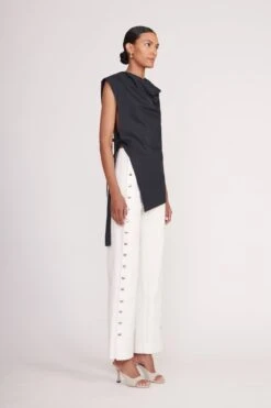 SAWYER TOP | BLACK 10 SAWYER TOP | BLACK -Staud Sawyer Top Black Carter Pant White 00080 web 69eef5b5 4265 46a9 95be 79508ad29366