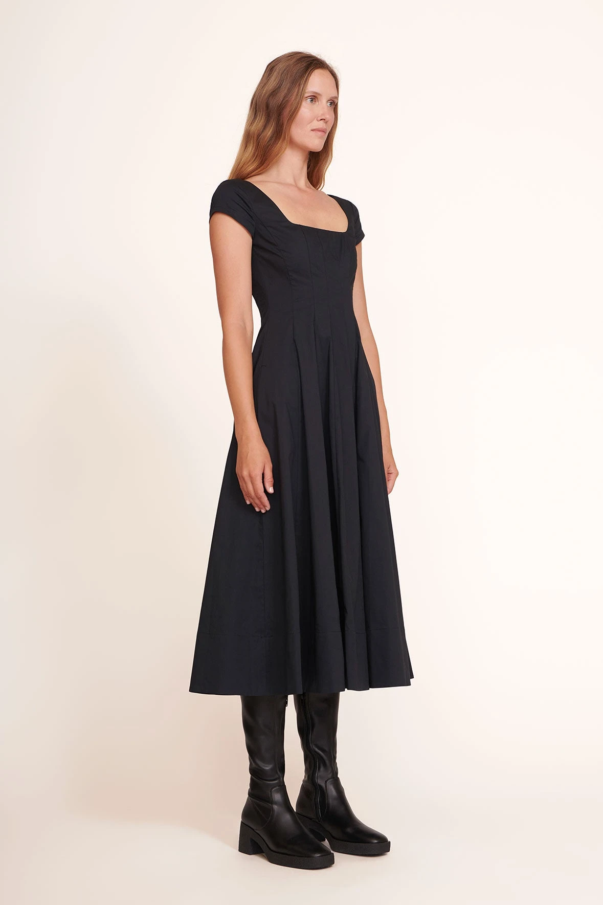 SHORT SLEEVE WELLS DRESS | BLACK 5 SHORT SLEEVE WELLS DRESS | BLACK - Image 3