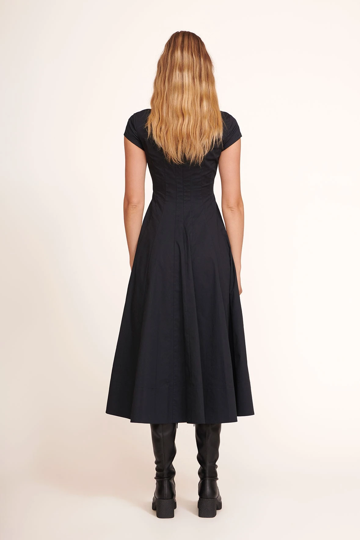 SHORT SLEEVE WELLS DRESS | BLACK 6 SHORT SLEEVE WELLS DRESS | BLACK - Image 4