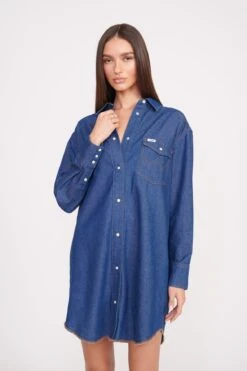 STAUD + WRANGLER THE OVERSIZED WESTERN | DARK RINSE -Staud Wrangler 1113 web