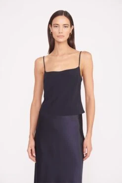 MILES REVERSIBLE TOP | NAVY 12 MILES REVERSIBLE TOP | NAVY -Staud miles top navy 9 ef4ad08f d803 4b63 a6fa bd7fa5084afb